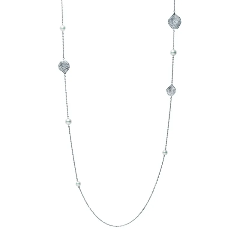 Les Pétales Place Vendôme Necklace